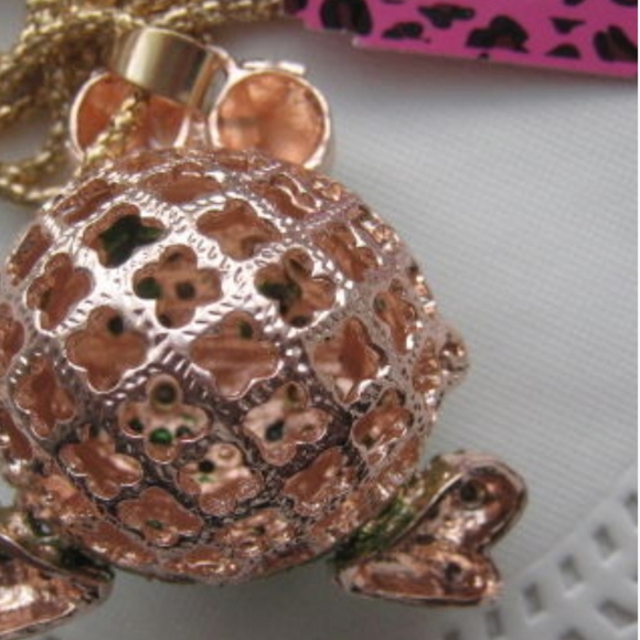 Very Cute-Frog, Rhinestone Necklace/Pendant - Picture 5 of 5